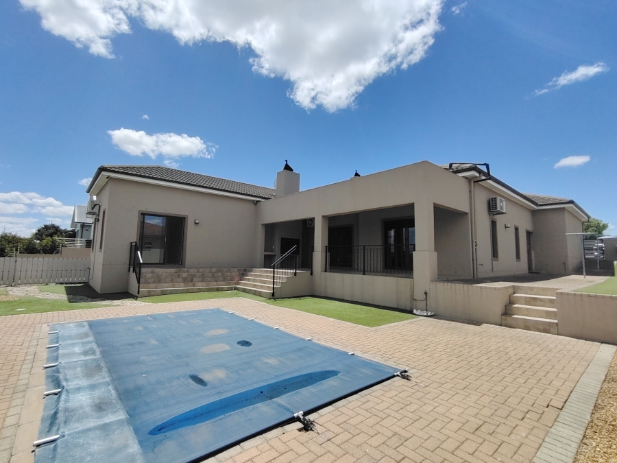 To Let 3 Bedroom Property for Rent in Jakarandas Western Cape